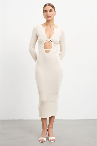 Vestido de punto calado con escote en pico pronunciado