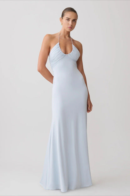 Minivestido sirena ajustado con espalda abierta anudado al cuello y fruncido