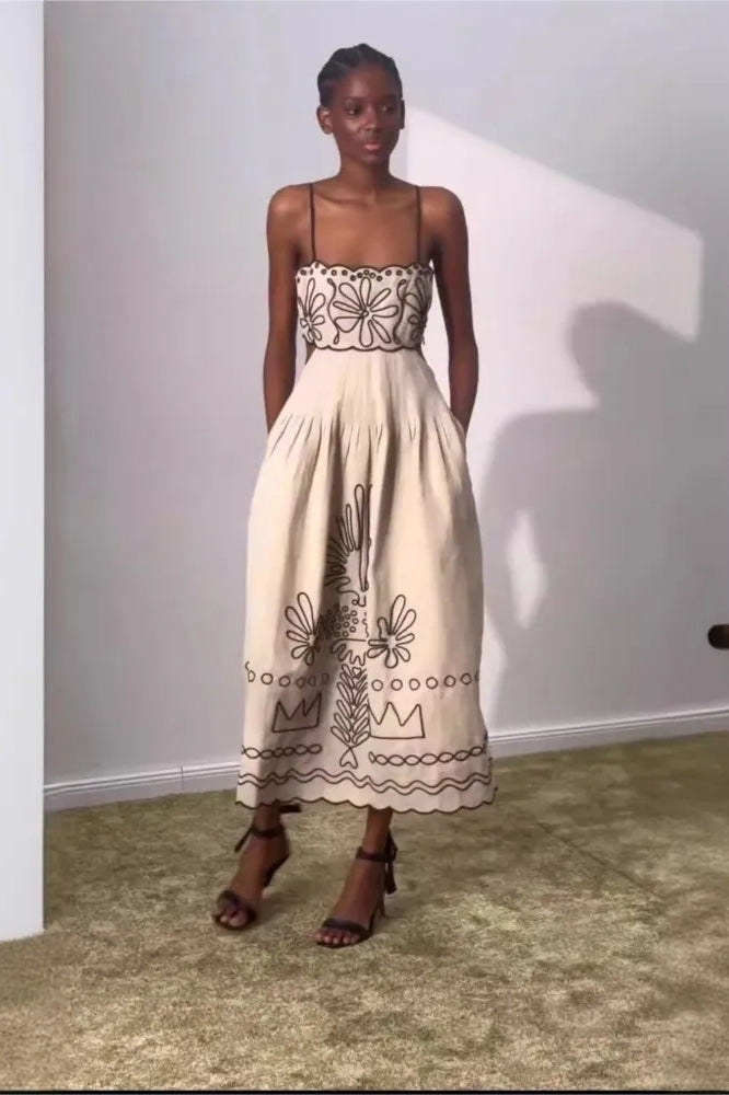 Vestido bohemio bordado con tirantes finos