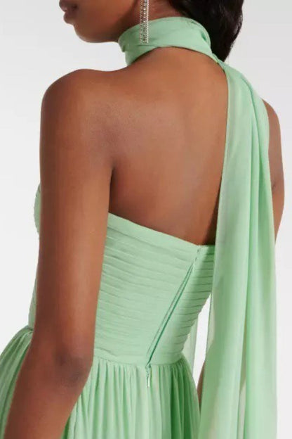 Vestido maxi elegante sin tirantes con lazo y fajín