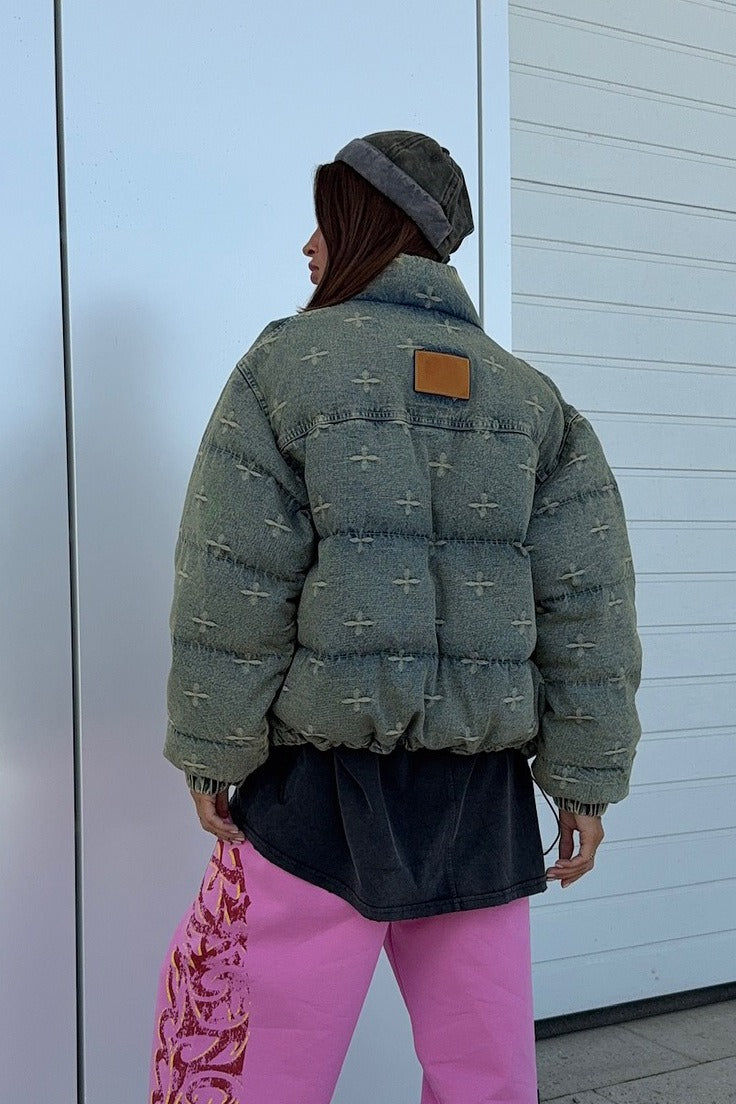 Chaqueta acolchada con bordado de cruz y efecto desgastado vintage