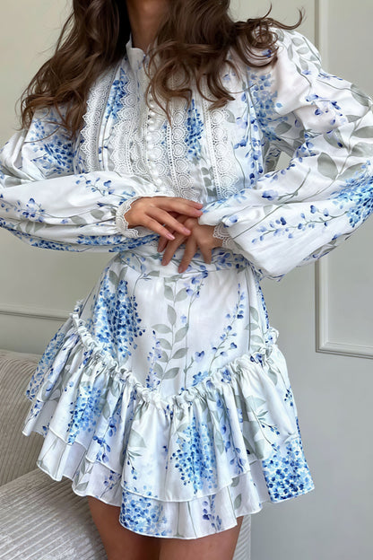 Vestido largo floral con cuello alto, mangas abullonadas y volantes