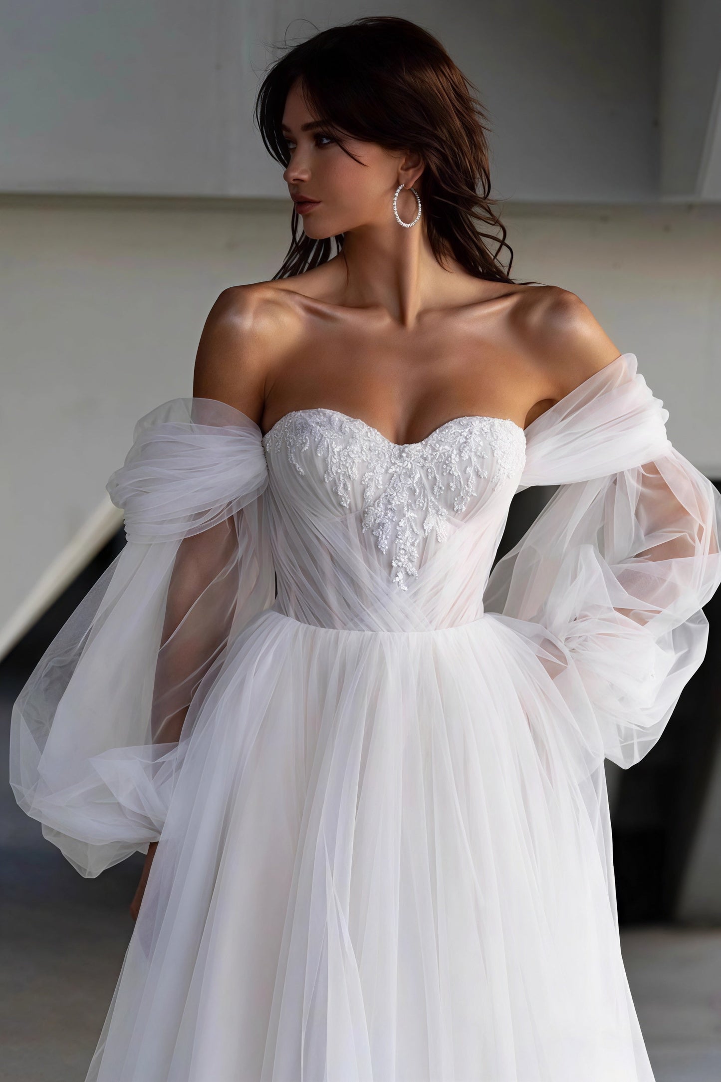 Vestido de Novia Elegante de Manga Larga con Cola y Tema de Bosque