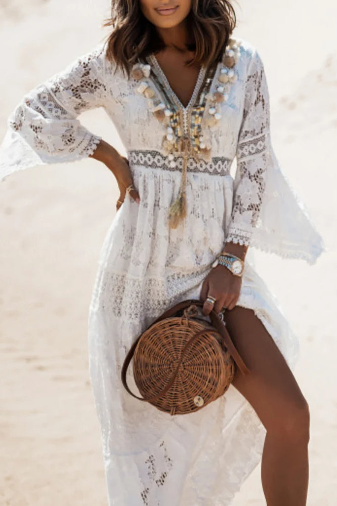 Vestido bohemio de encaje con cuello de pico calado