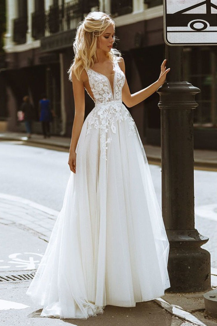 Vestido de Novia Minimalista con Encaje, Escote Pronunciado en V y Espalda Descubierta