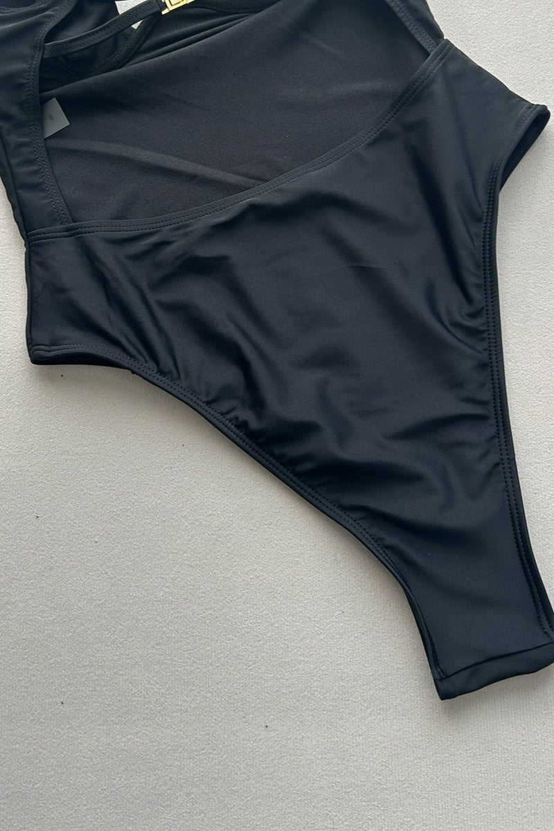 Bañador de una pieza sexy con aros y efecto reductor