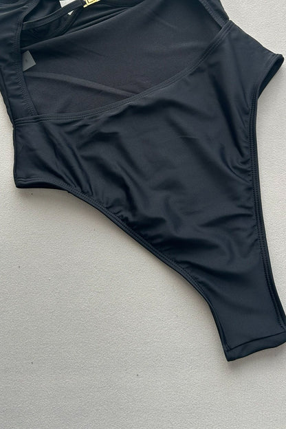 Bañador de una pieza sexy con aros y efecto reductor