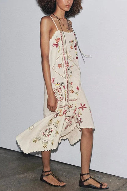 Vestido Bohemio Asimétrico con Bordados Florales