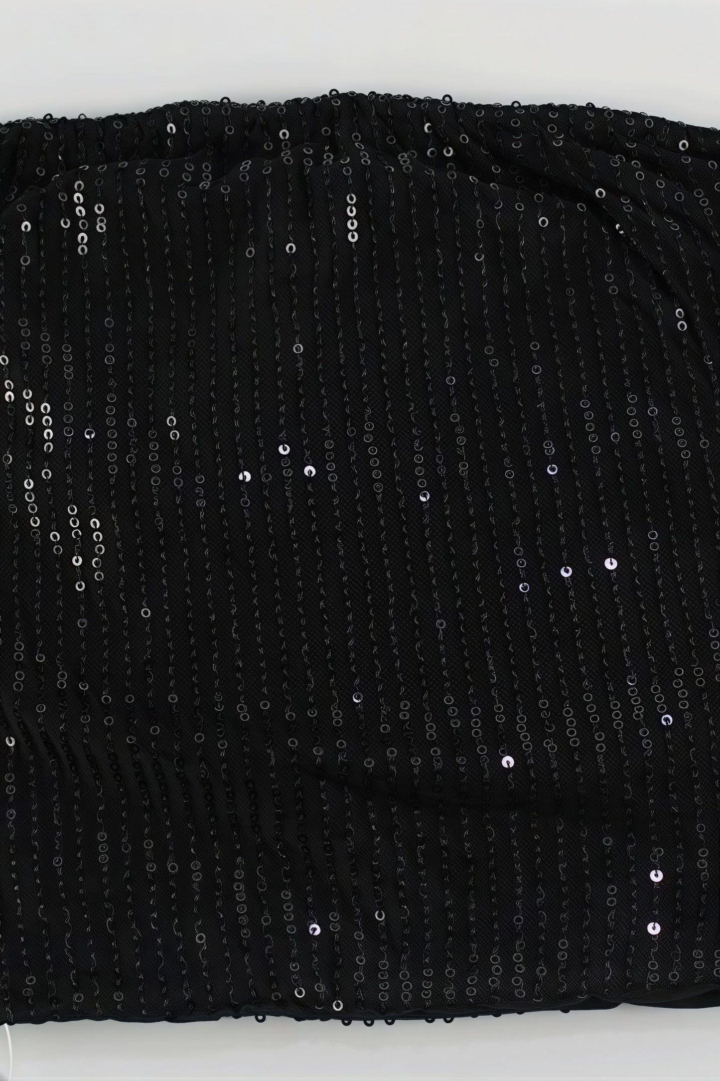 Conjunto de dos piezas de top palabra de honor y shorts ajustados de lentejuelas