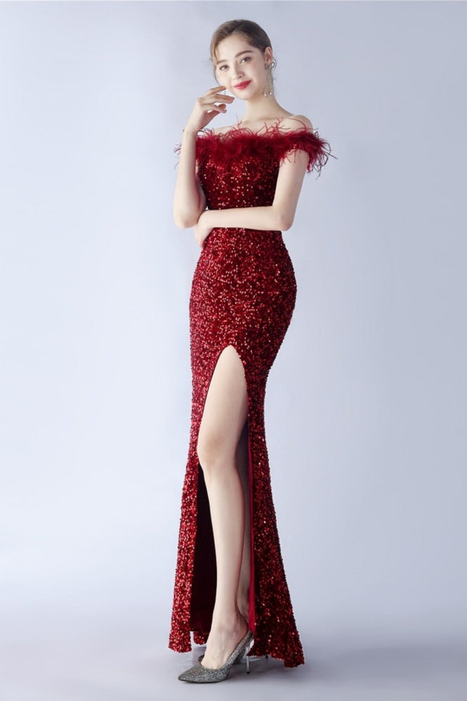 Vestido formal de terciopelo con lentejuelas y plumas de avestruz, con hombros descubiertos