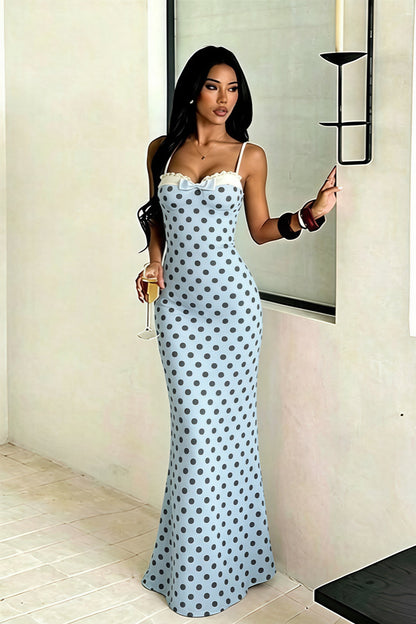Vestido largo ceñido con tirantes finos y lunares