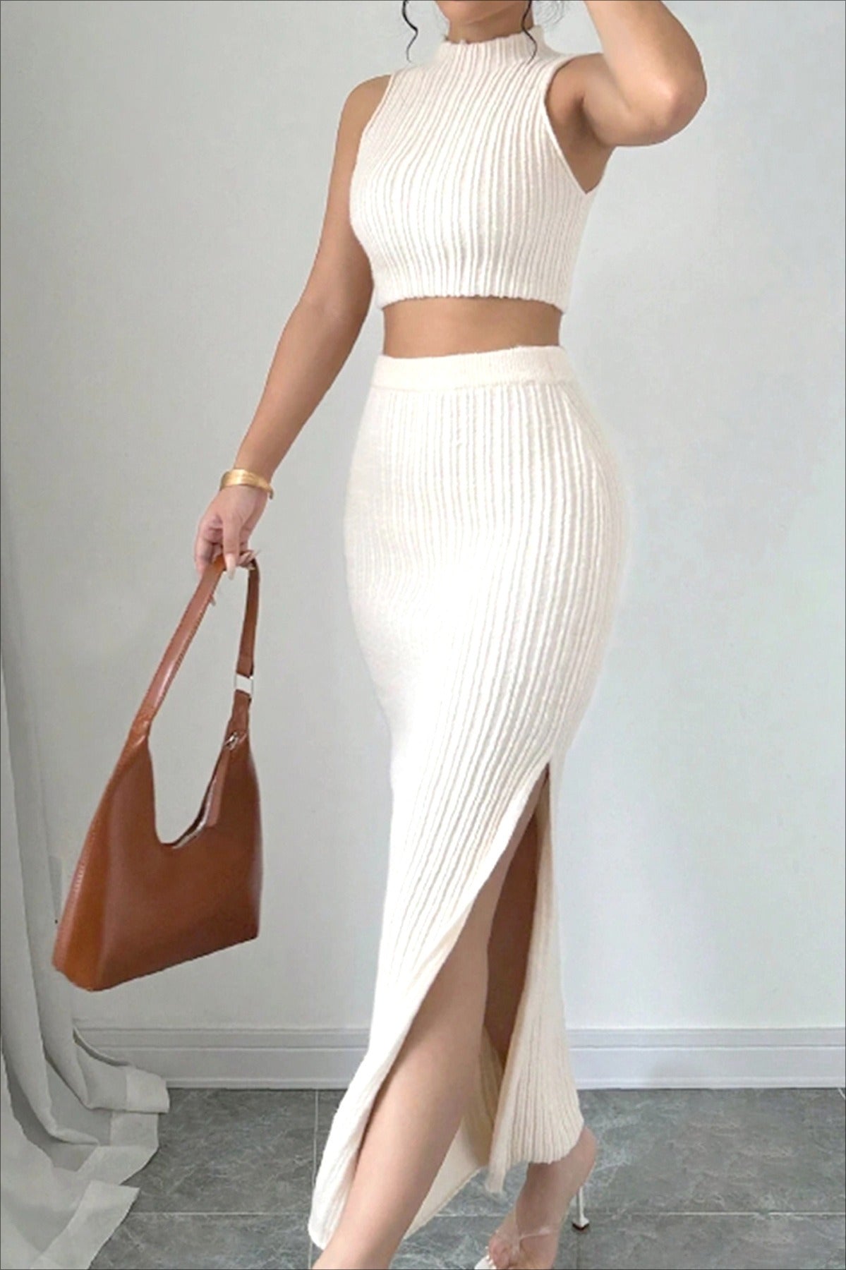 Top de punto y vestido de punto con falda dividida