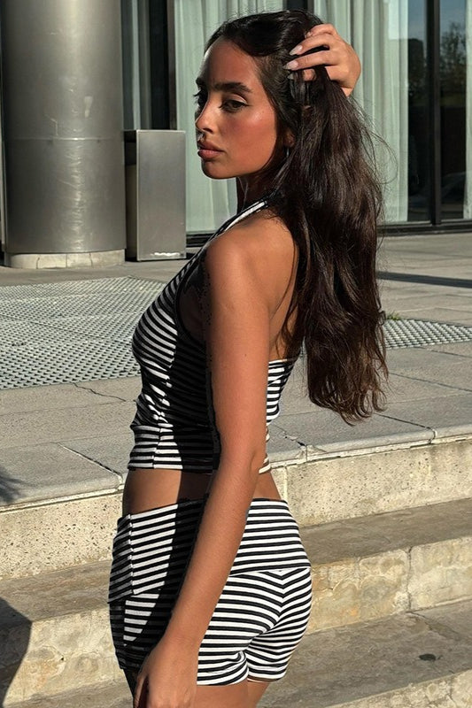 Conjunto de dos piezas de top halter a rayas con bajo de puño y corte casual
