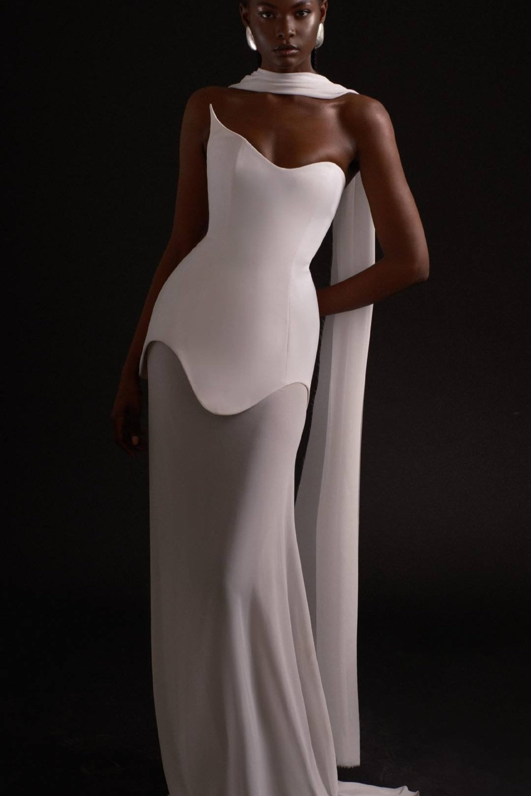 Vestido de gala de malla elástica con vendaje de tul