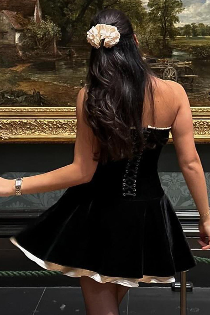 Vestido de cóctel de terciopelo con corpiño y falda A