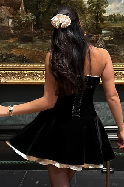 Vestido de cóctel de terciopelo con corpiño y falda A