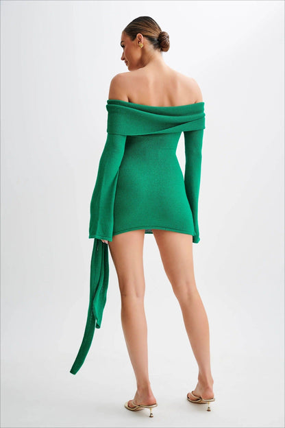 Vestido de punto con cuello barco y lazo