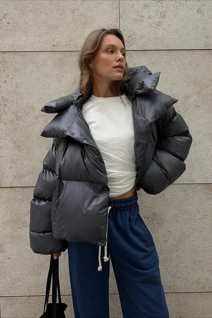 Chaqueta acolchada corta con capucha