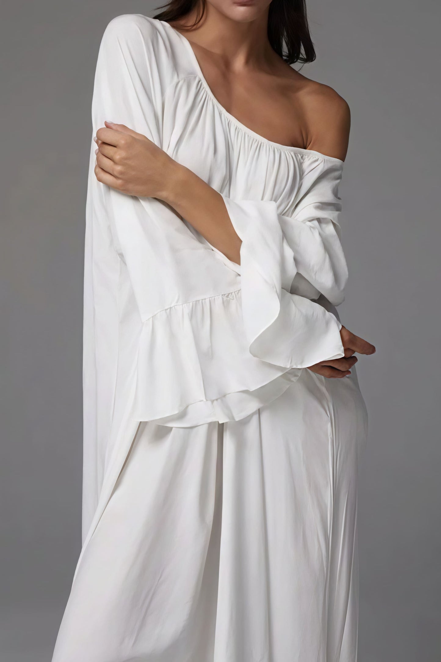 Vestido maxi suelto holgado con bajo acampanado liso