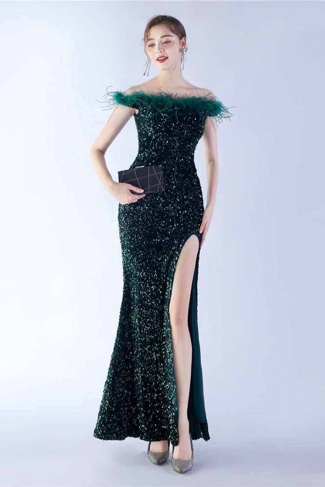 Vestido formal de terciopelo con lentejuelas y plumas de avestruz, con hombros descubiertos