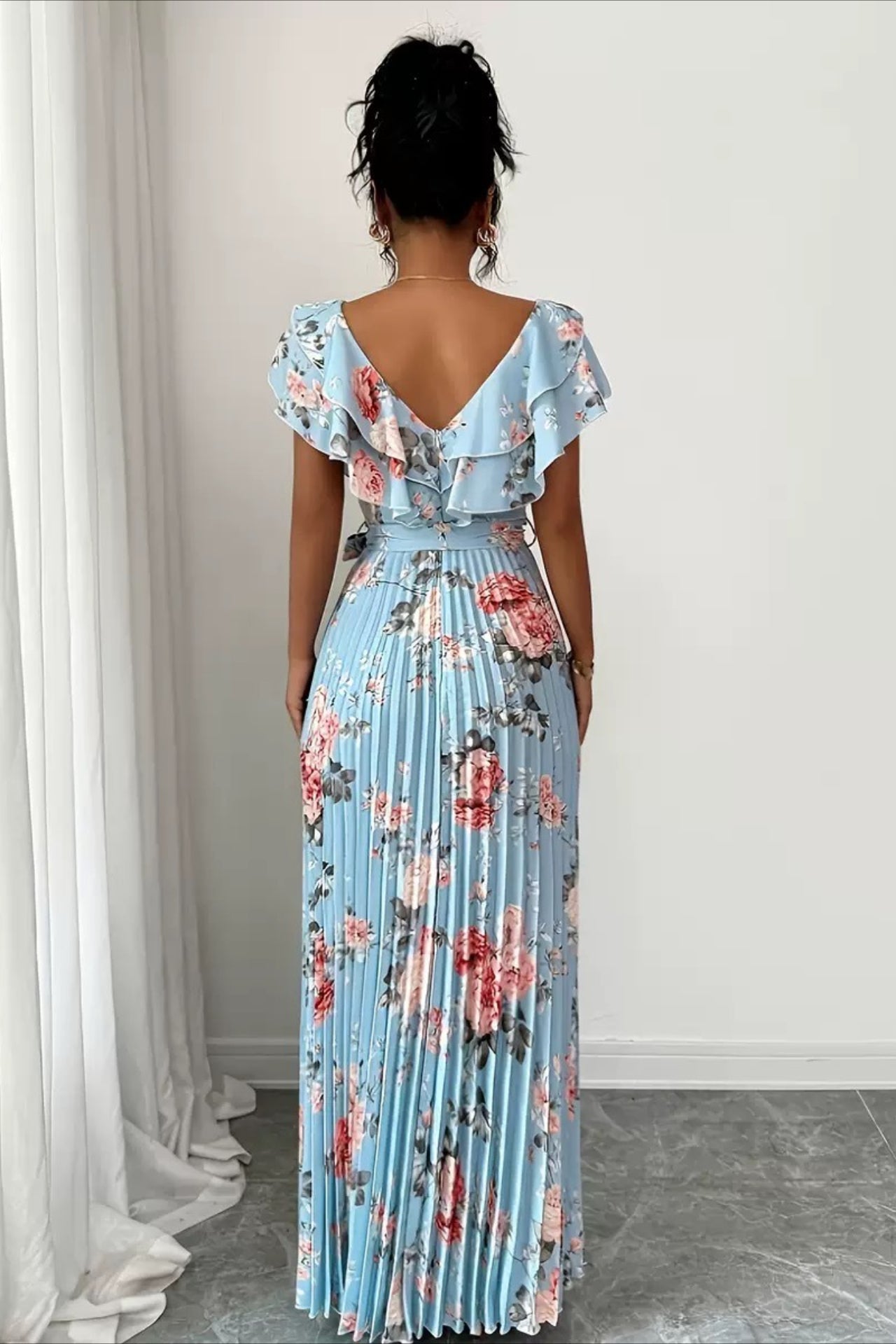 Vestido largo elegante plisado con cuello en V, estampado floral y manga con volantes