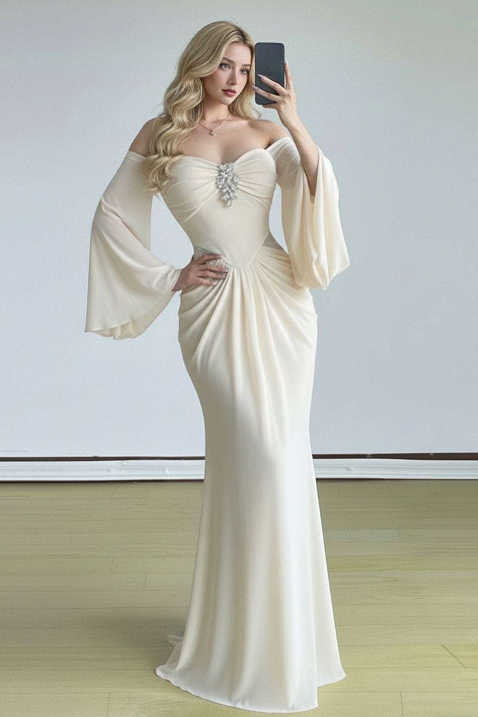 Vestido de fiesta ajustado con mangas acampanadas y escote tipo tubo
