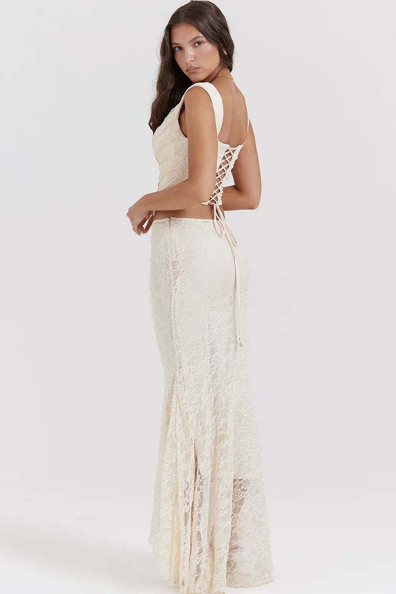 Elegante conjunto de top corto con cordones y falda larga boho