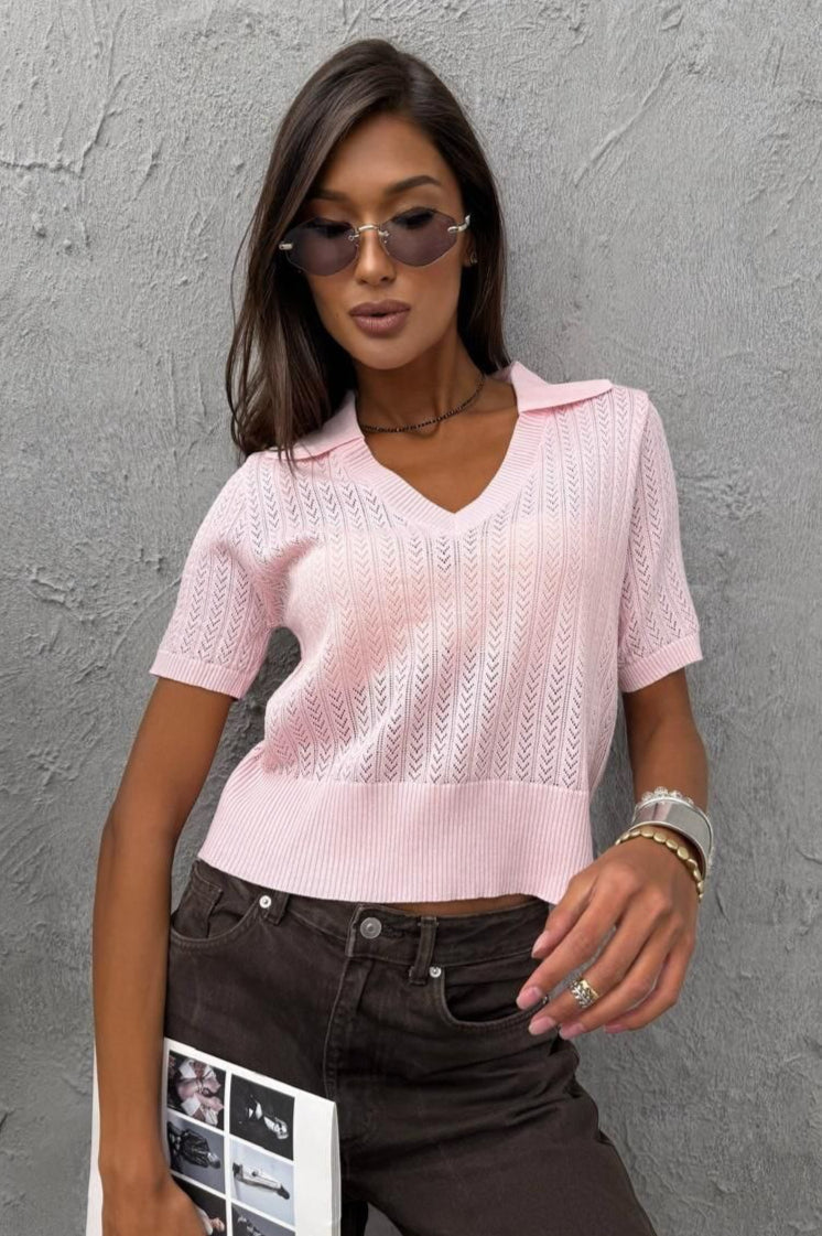 Camiseta corta de punto con cuello de pico sólido minimalista