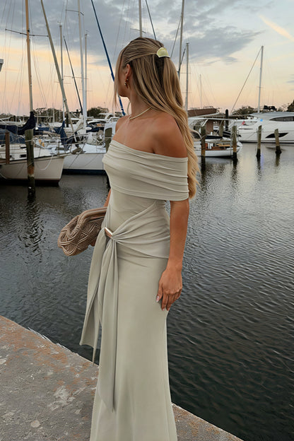 Vestido maxi ceñido con hombros descubiertos y tirantes anudados