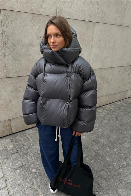 Chaqueta acolchada corta con capucha