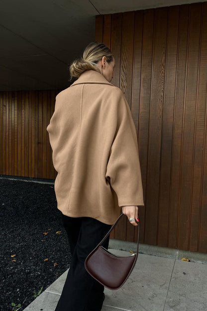 Abrigo de lana maciza con cuello con muesca y manga campana