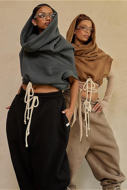 Sudadera corta con capucha, cuello ancho y casual, de color liso