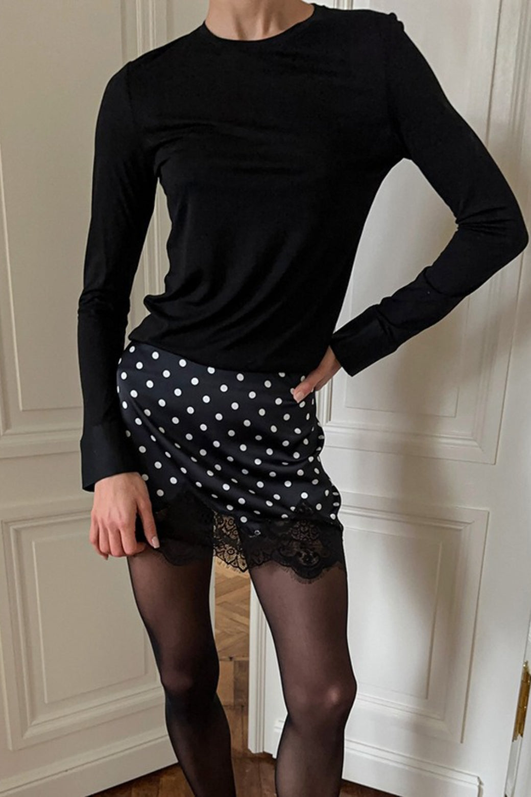 Falda con vuelo de encaje y lunares