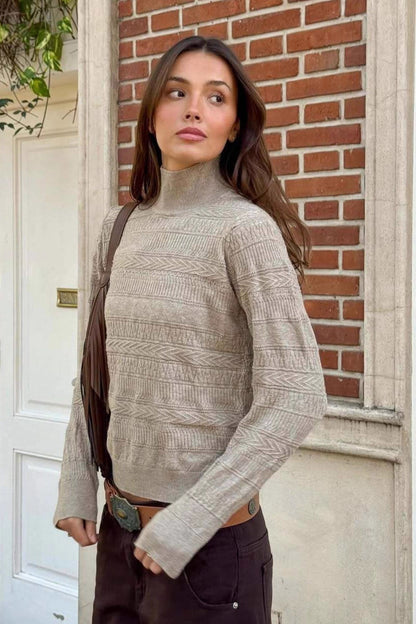 Top de punto trenzado con cuello redondo