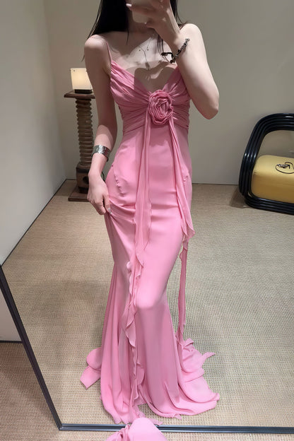 Vestido maxi sin espalda con tirantes finos y rosas 3D