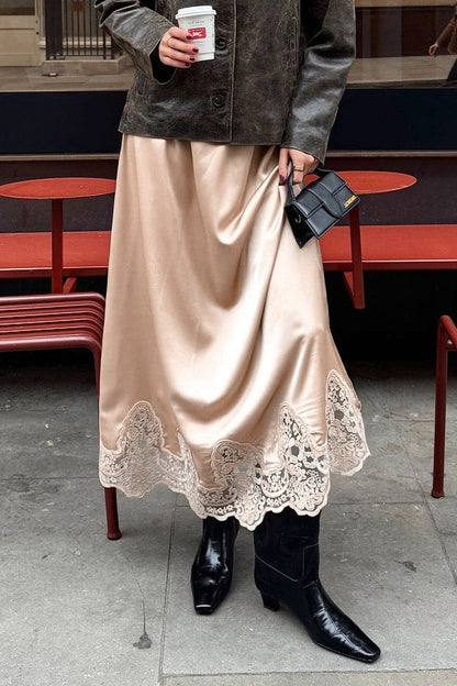 Elegante falda evasé con ribete de encaje