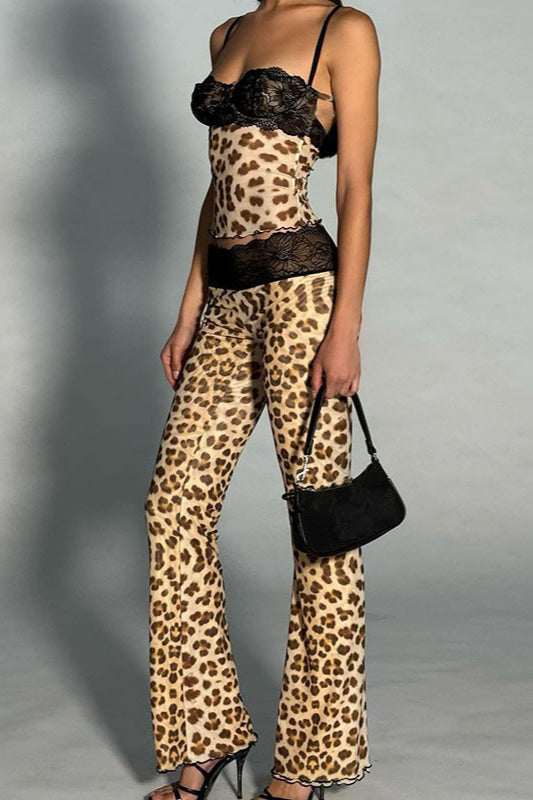 Conjunto de dos piezas de top corto con encaje estampado de leopardo y pantalones de talle bajo