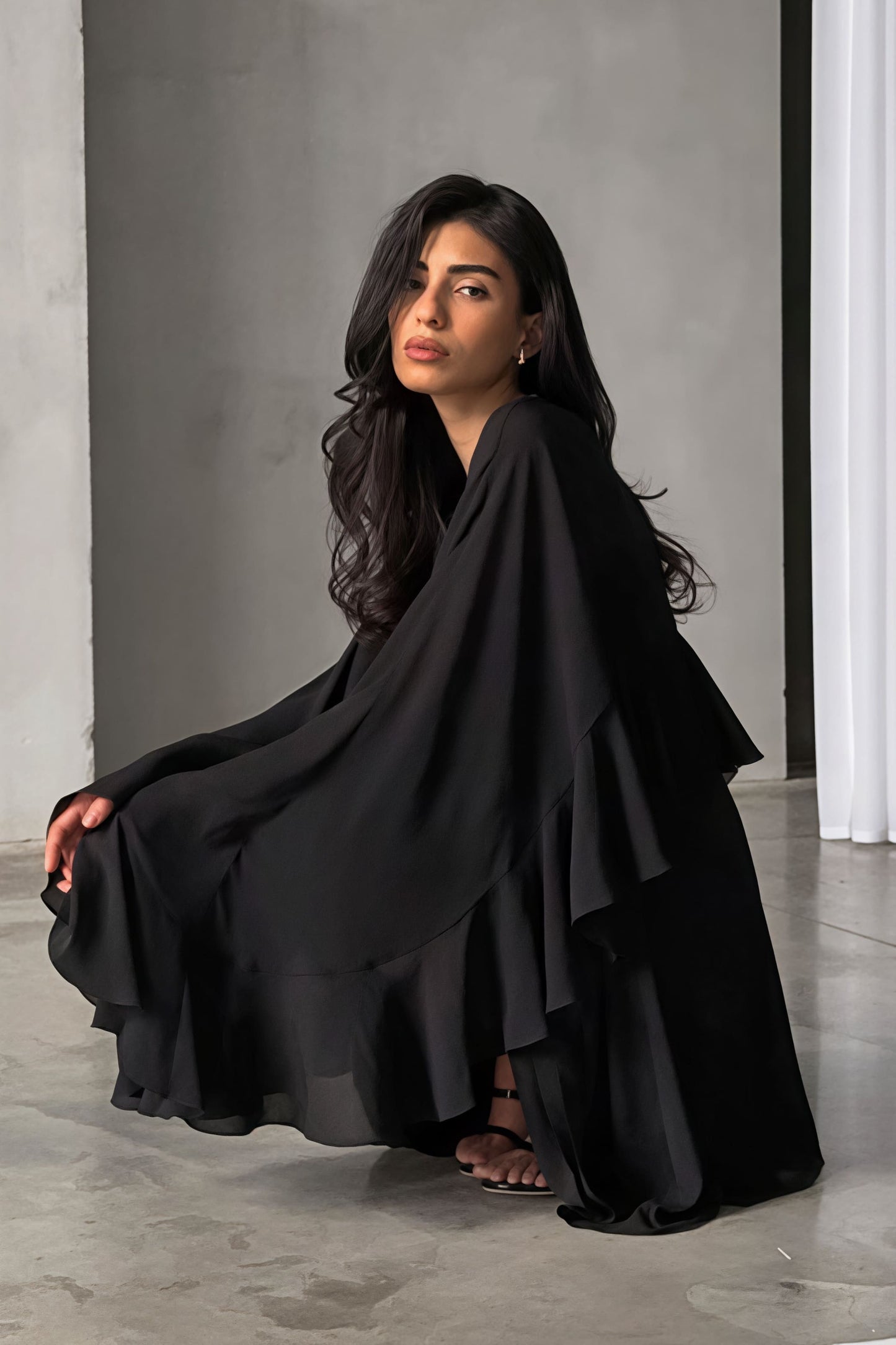 Minivestido Elegante con Capa de Volantes y Manga Media