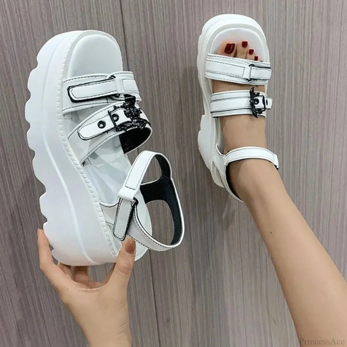 Cardiac Clasp Gothic Elevated Sandal