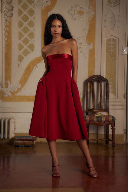 Vestido de Fiesta Elegante con Espalda Abierta, Cintura Ajustada y Diseño de Retazos sin Tirantes