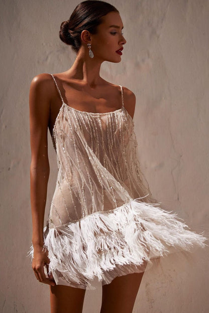Vestido de fiesta con lentejuelas, flecos y espalda descubierta
