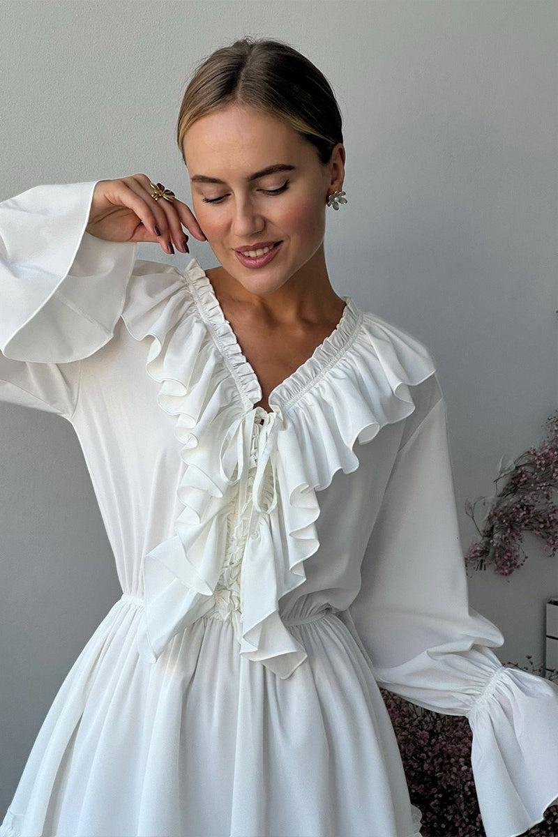 Minivestido de gasa con cuello de pico y mangas acampanadas