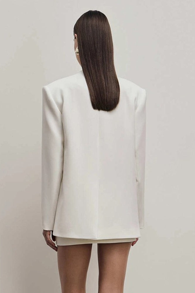 Blazer entallado liso de botonadura sencilla y hombro regular