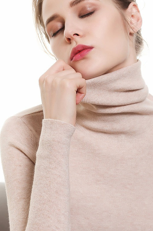 Top de punto de lana ligera con cuello apilado