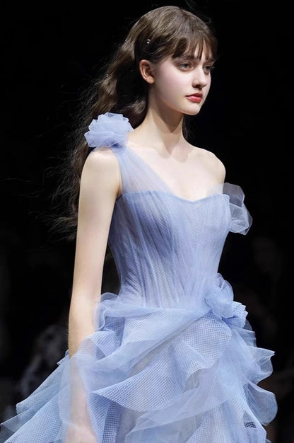 Vestido formal sin mangas con corsé azul