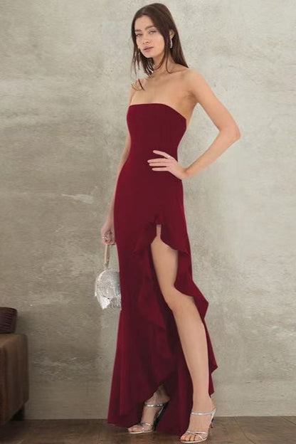 Vestido formal con bustier con volantes y abertura lateral