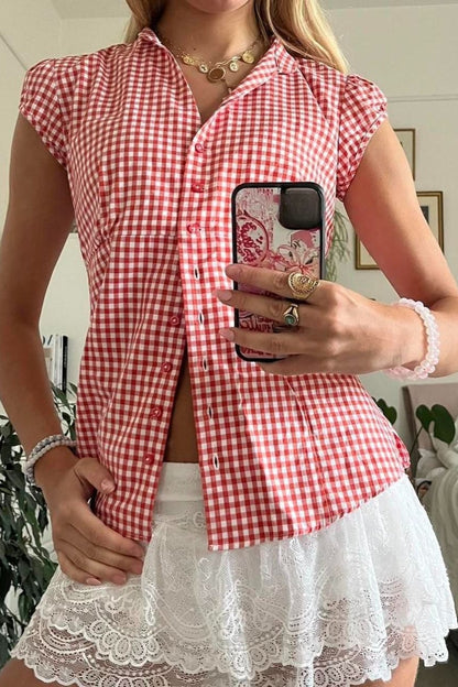 Blusa versátil a cuadros rojos y blancos