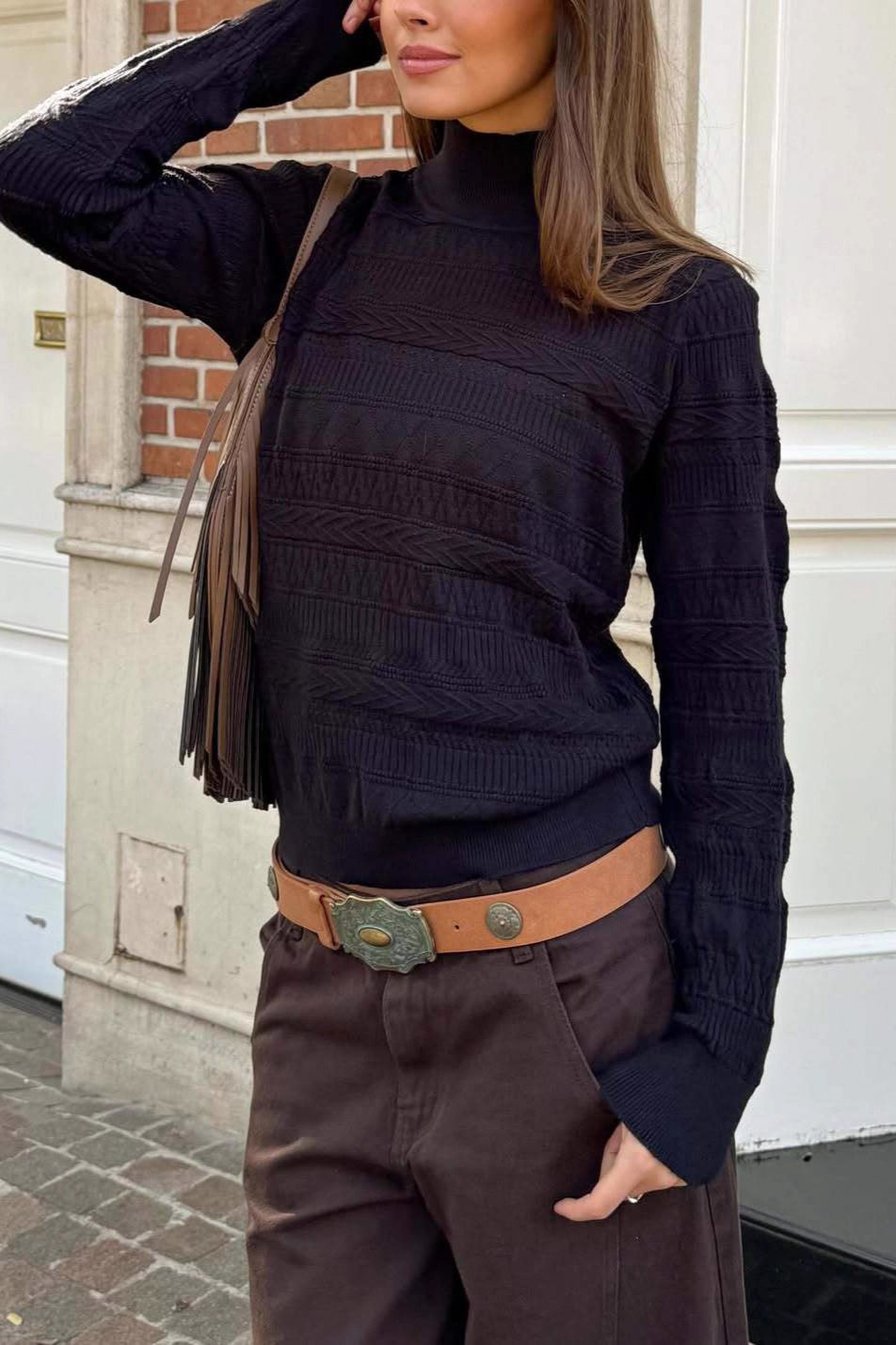 Top de punto trenzado con cuello redondo