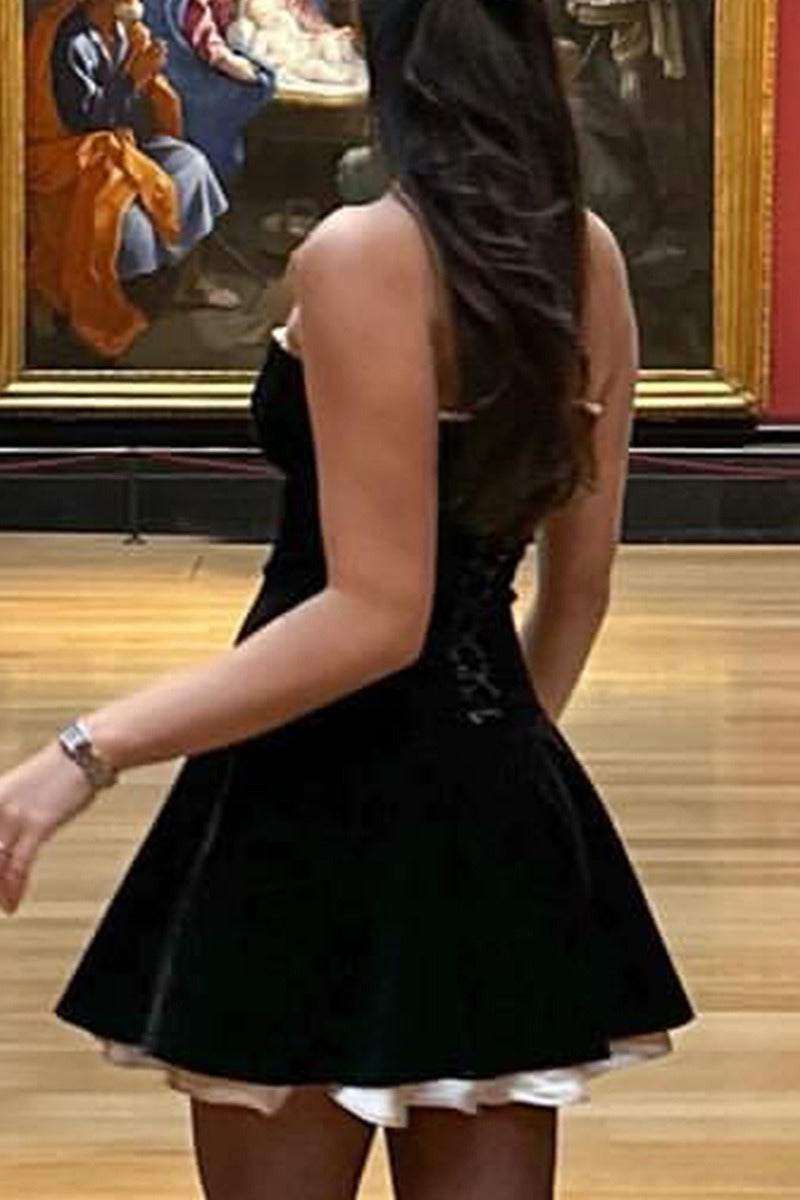 Vestido de cóctel de terciopelo con corpiño y falda A