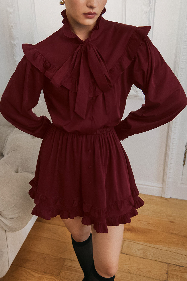 Vestido mini acampanado de manga larga con cordones y elegante corbatín